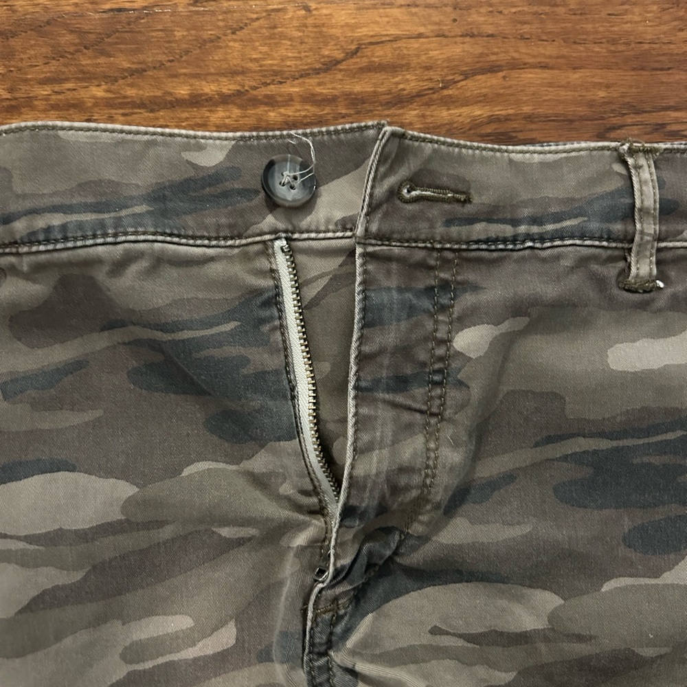 Camp Mid Rise Shorts - Picture 2 of 6